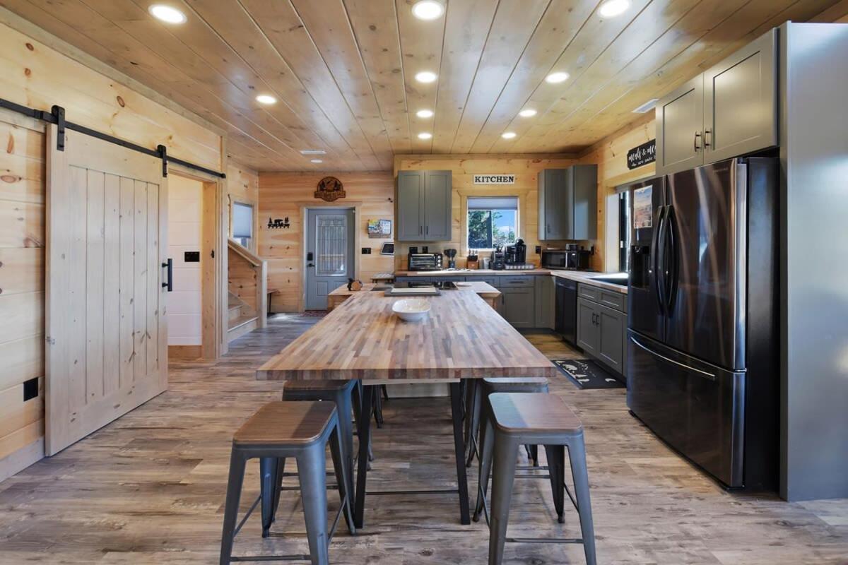 Big Bear Shack - Handicap Accessible & Dog Friendly Gatlinburg Exterior photo