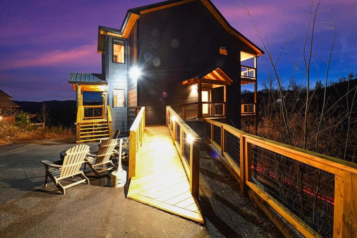 Big Bear Shack - Handicap Accessible & Dog Friendly Gatlinburg Exterior photo