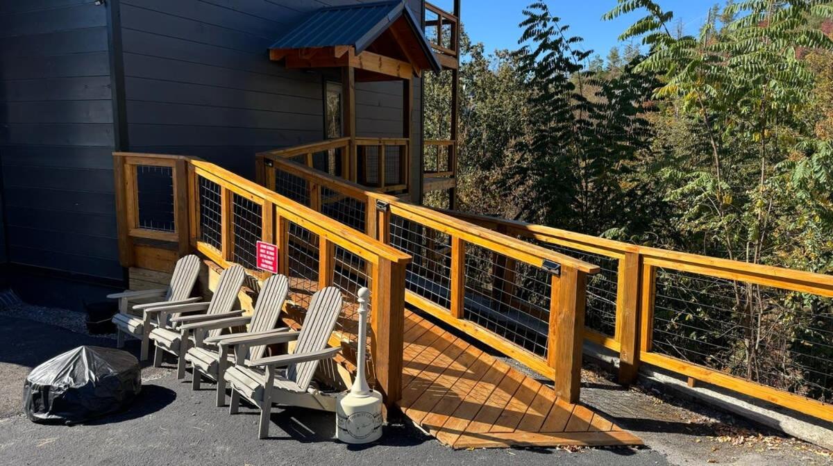 Big Bear Shack - Handicap Accessible & Dog Friendly Gatlinburg Exterior photo