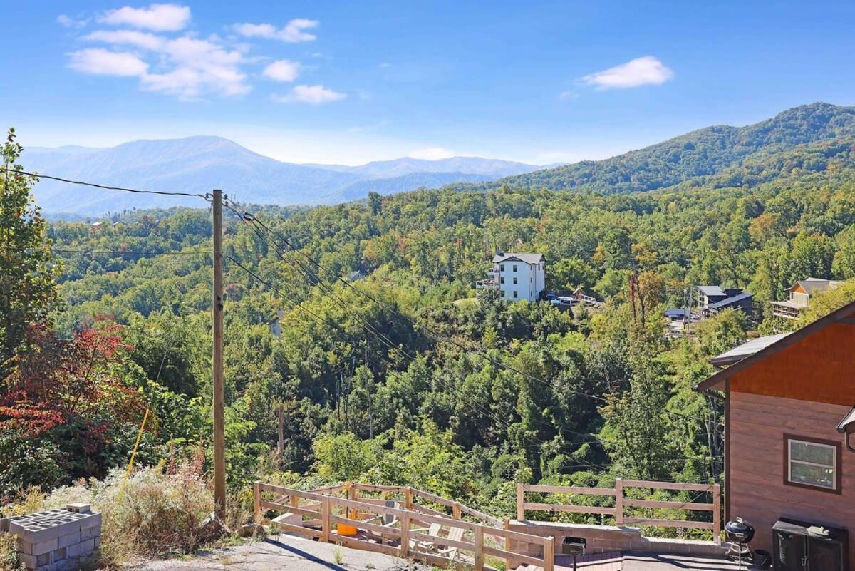 Big Bear Shack - Handicap Accessible & Dog Friendly Gatlinburg Exterior photo