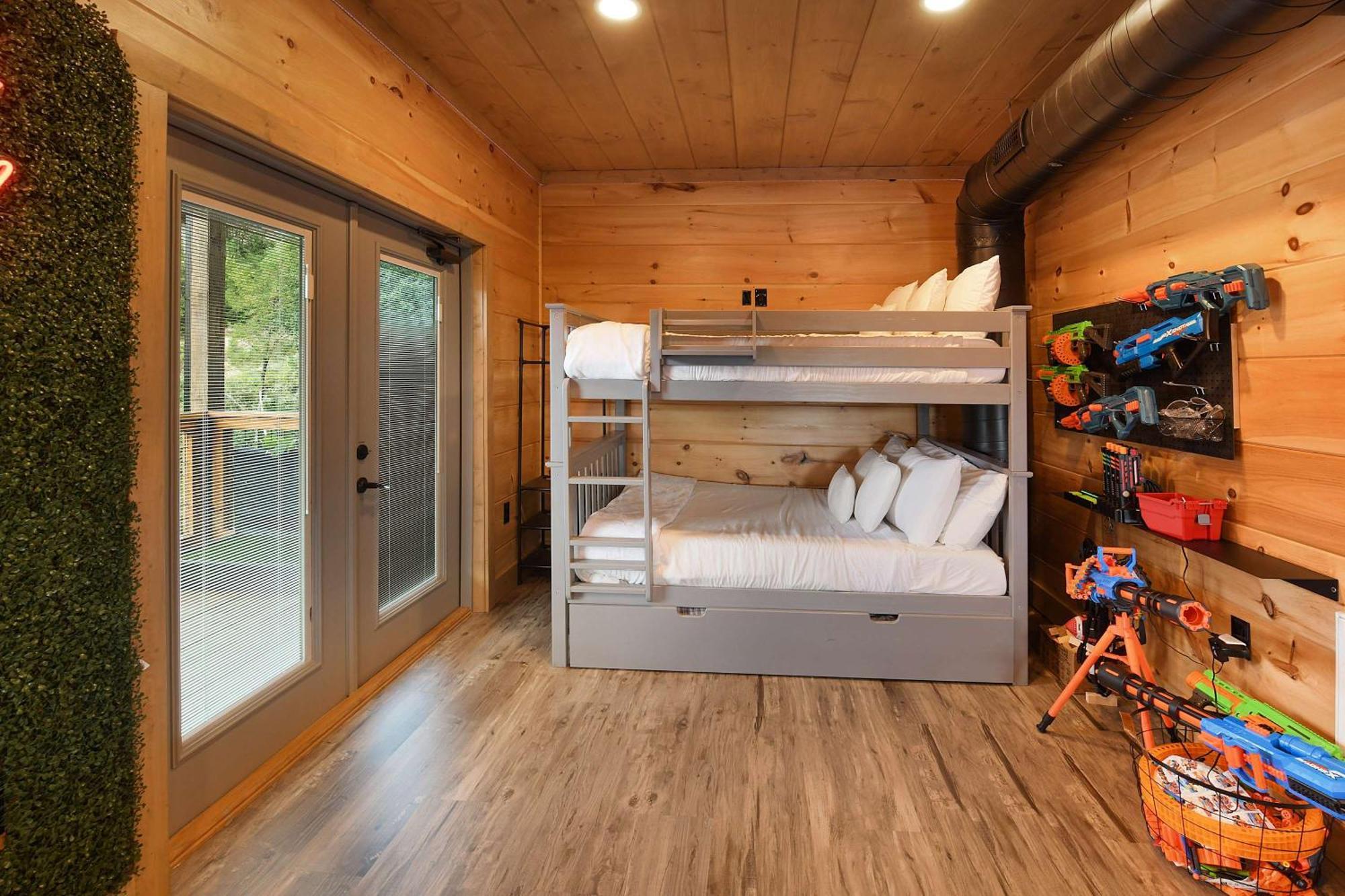 Big Bear Shack - Handicap Accessible & Dog Friendly Gatlinburg Exterior photo